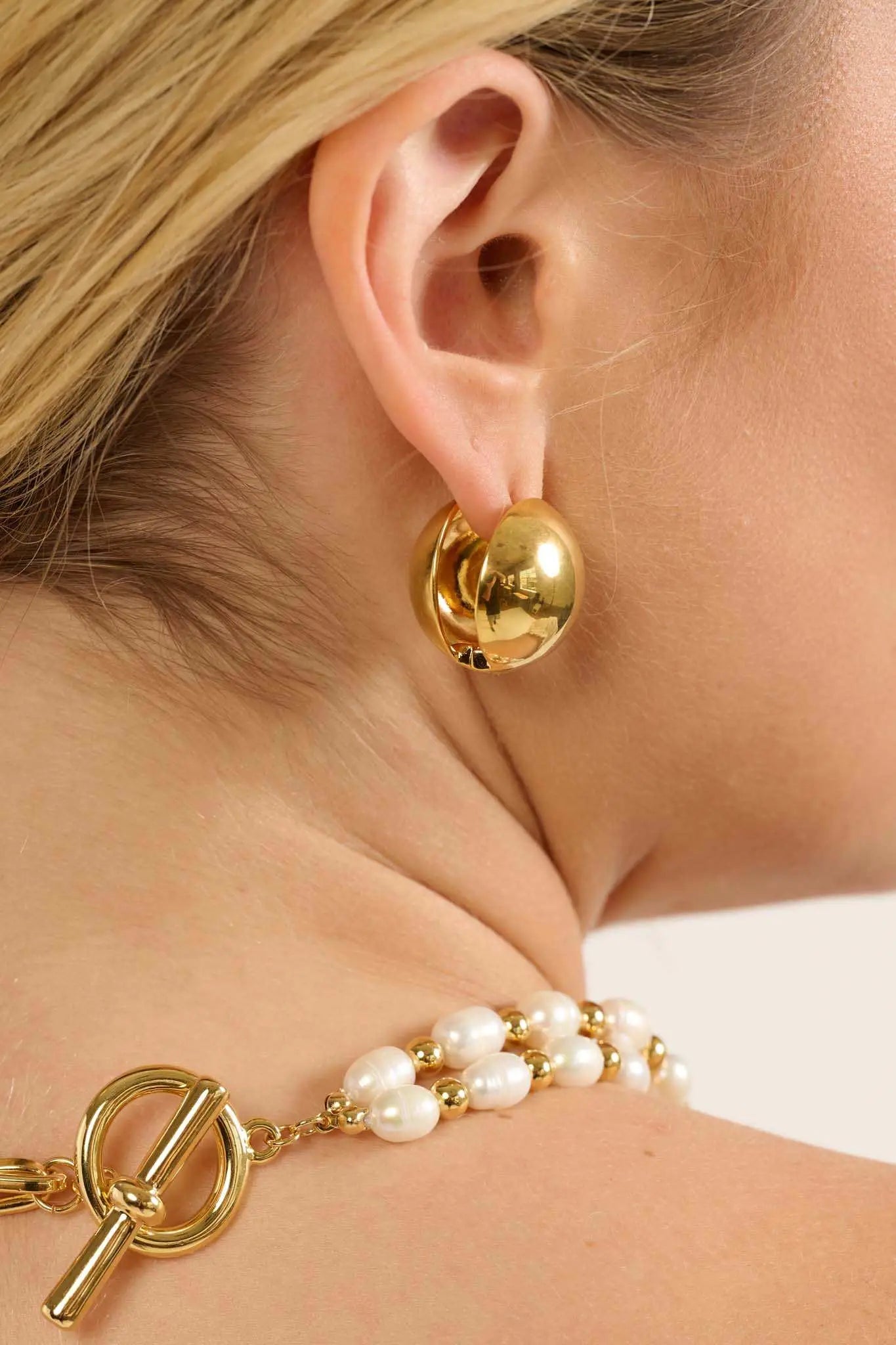 Cahuenga Sphere Huggie Earrings